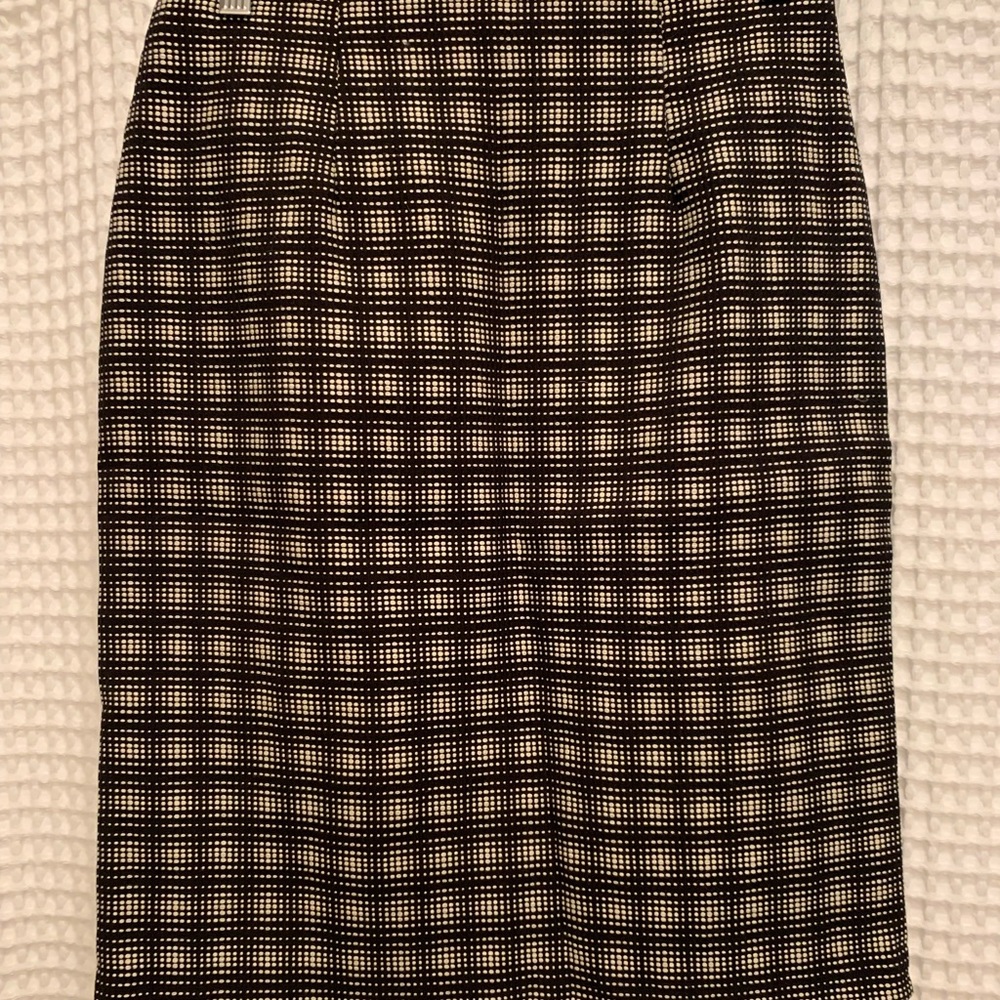 Amai Unmei pencil skirt, black with white dots.